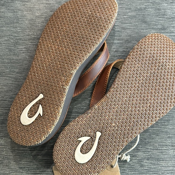 OluKai women’s flip flops size 10 - Picture 3 of 3